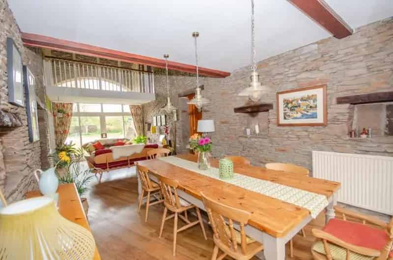 5 Bedroom Barn Conversion Near Leap Valley Nature Reserve