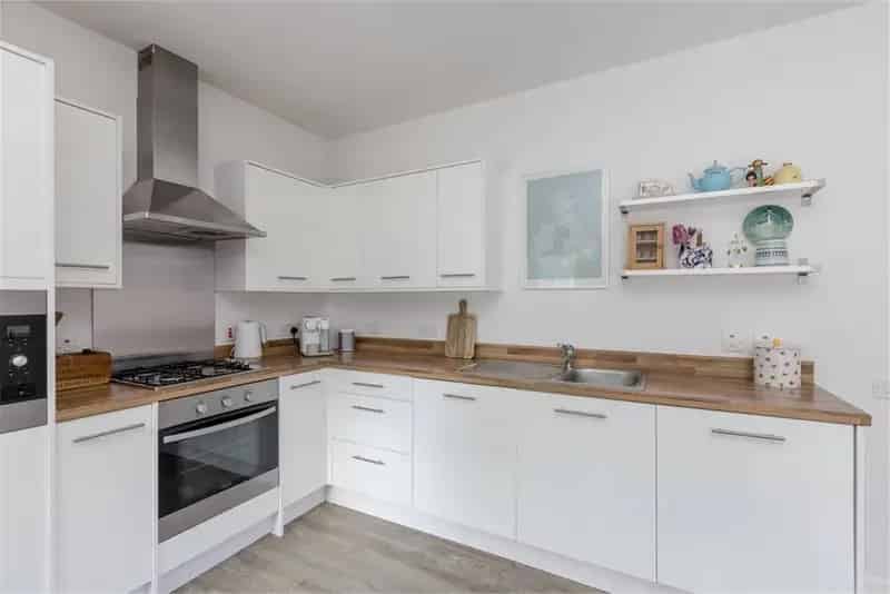 4 Bed Semi-Detached House with 1 Reception Room