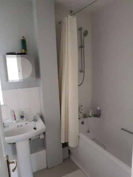 1st Floor Flat Near Carpenders Park Station