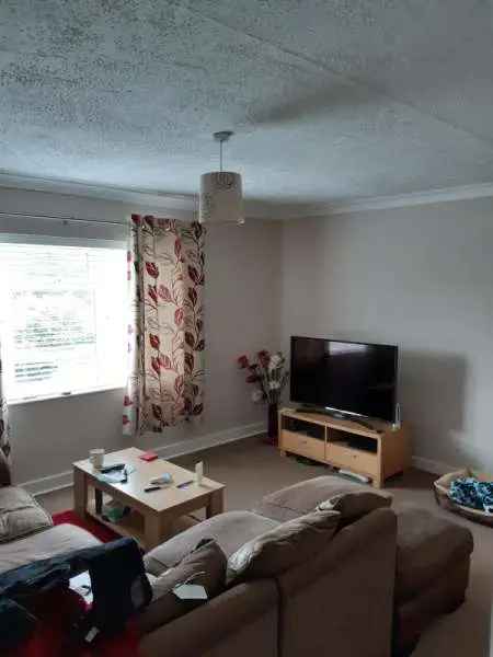 Flat For Rent in Three Rivers, England