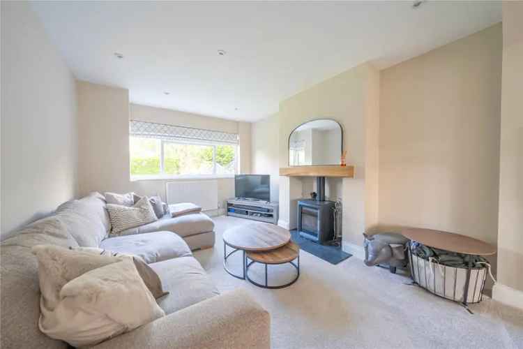 House For Sale in Leeds, England