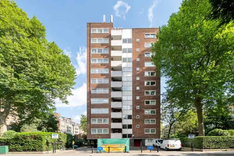 2 Bedroom Flat for Sale in Chelsea SW10