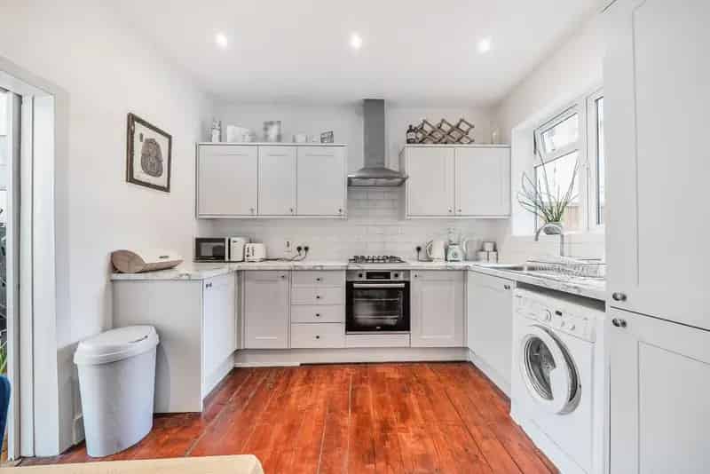 One Bedroom Period Conversion Flat Sunny Garden No Onward Chain