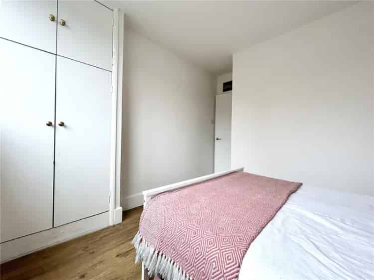 2 Bedroom Apartment Bournemouth Garden View