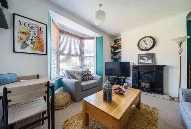 1 Bedroom Flat for Sale in Stroud - Ground Floor with Parking