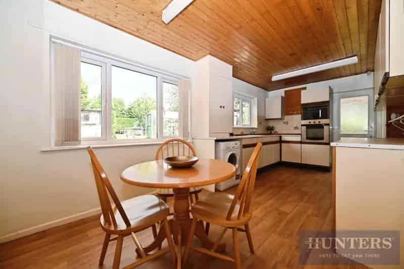 3 Bed House For Sale - Large Garden - Garage - Needs Modernisation