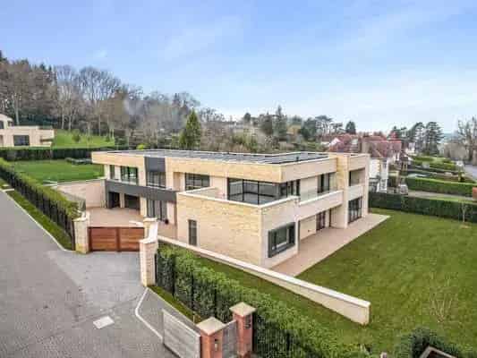 Luxury Cotswold Home with Stunning Views and 6 En-Suite Bedrooms