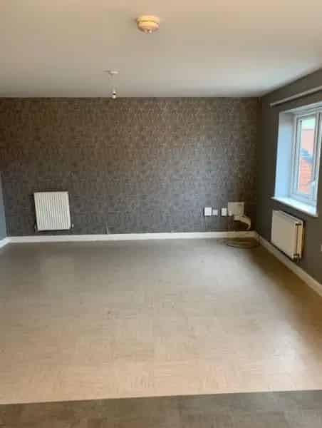 Ground Floor Flat 1 Bed Open Plan Pet Friendly Parking