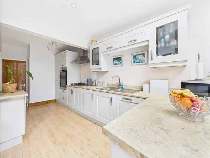 2 Bedroom Terraced House Near Baffins Pond
