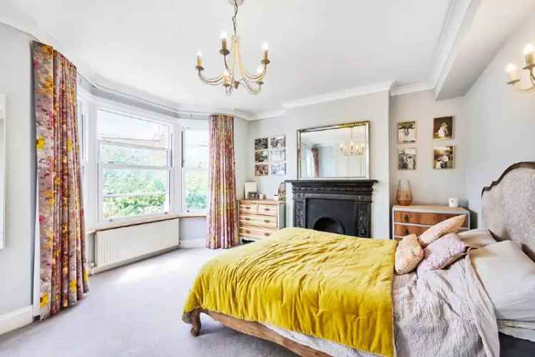 House For Sale in London, England