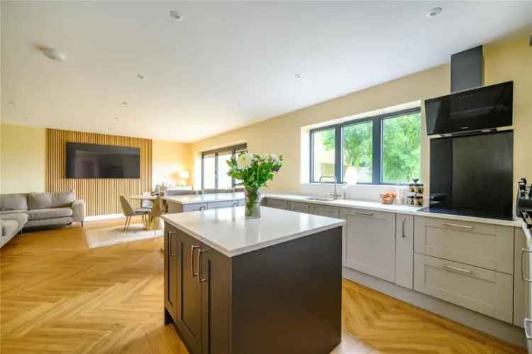 7 Bedroom Detached House for Sale