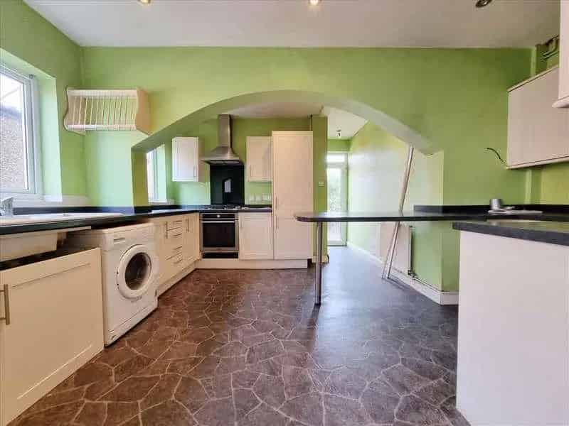 3 Bed Semi-Detached House For Sale Grantham Road