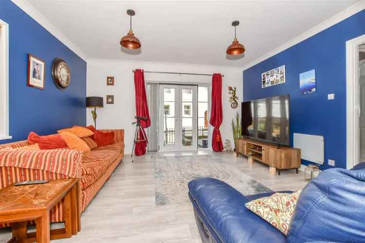 2 Bedroom Flat for Sale Near Amenities and Transport Links