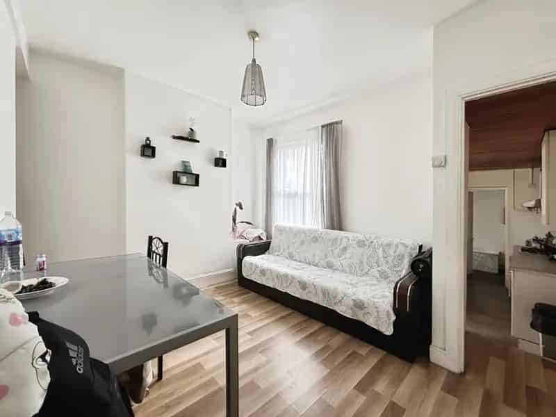 3 bedroom Mid Terrace House for sale, London, E13