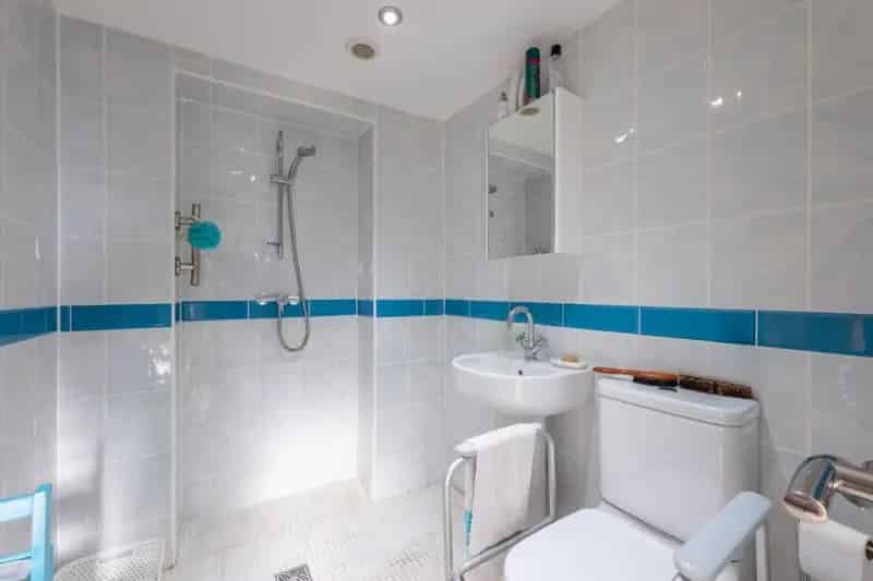 4 Bed House with Annex Bungalow for Sale