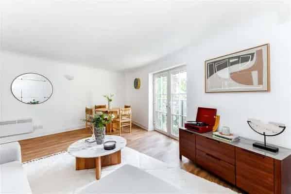 2-Bed Apartment Regents Canal Modern Development Secure Parking
