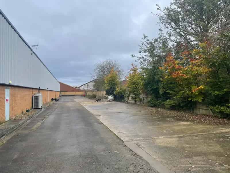 Rarely Available Gated Yard Abingdon Oxfordshire