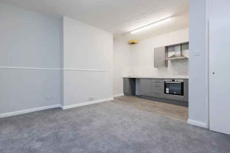 2 Bedroom Town Centre Apartment - Newly Refurbished