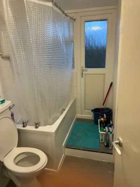 Flat For Rent in Coventry, England