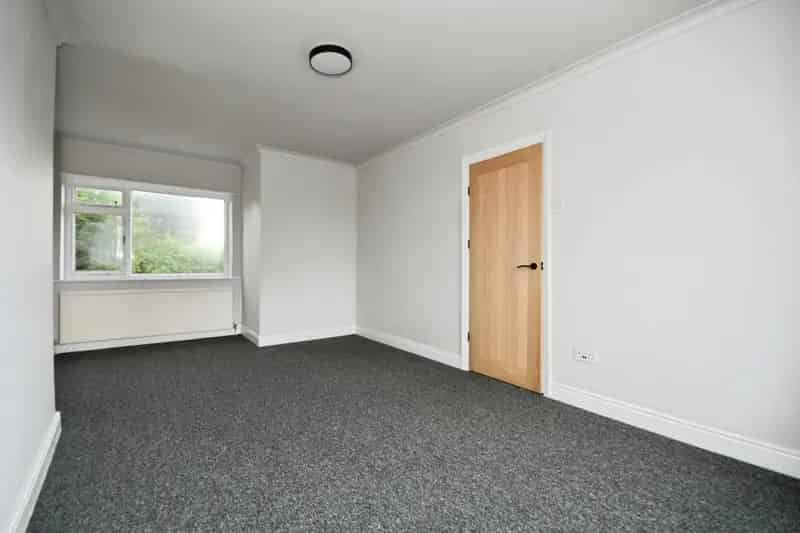 3 Bedroom Semi-Detached House For Sale No Onward Chain