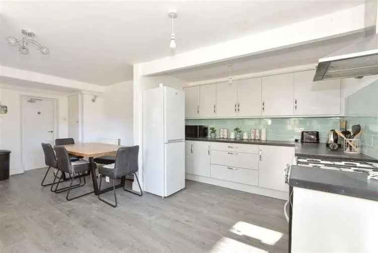 3 Bed House for Sale Near Town Centre and Beaches
