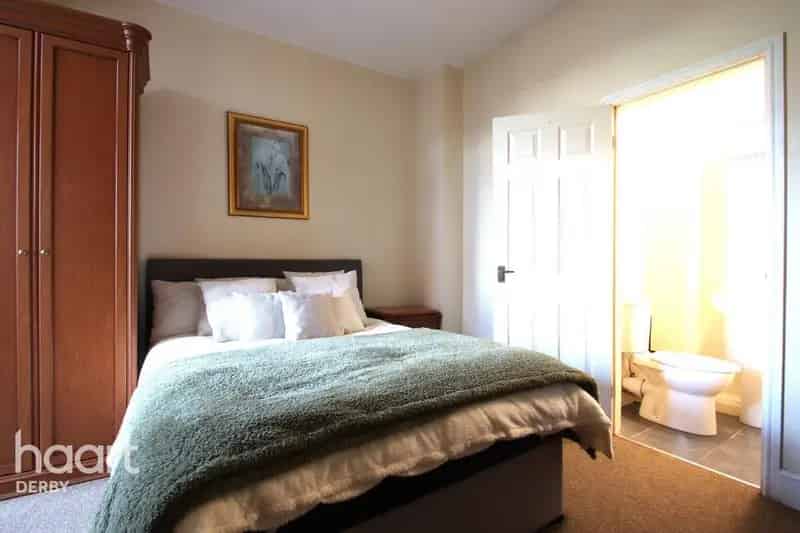 1 Bedroom Ensuite Coach House to Rent - Darley Park