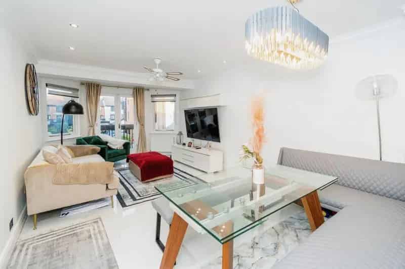 4-Bedroom House Ocean Village Marina Modern Kitchen Enclosed Terrace Garage