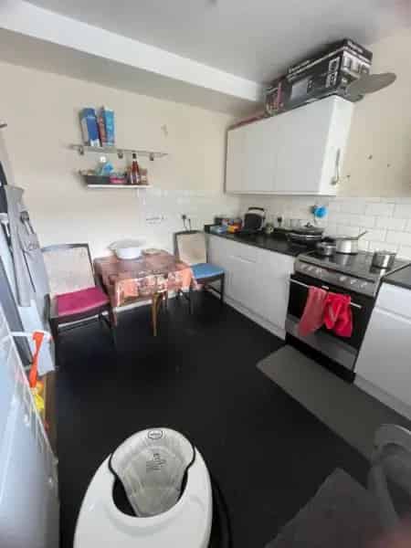 3 Bed Flat Penge Lift Balcony Storage Near Crystal Palace Park