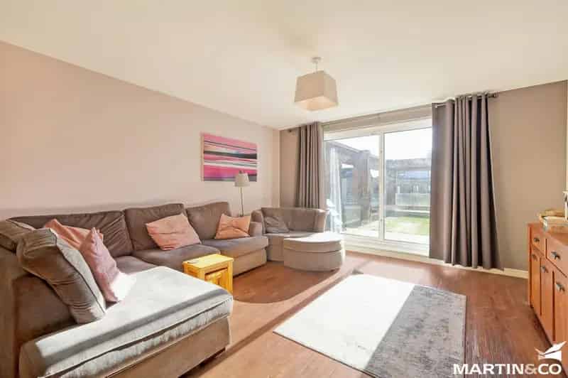 3 Bedroom Flat for Sale - Modern City Living