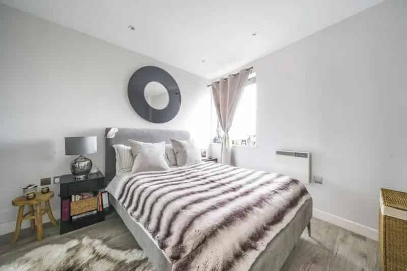 2 Bed Apartment Near North Acton Station Elizabeth Line Balcony