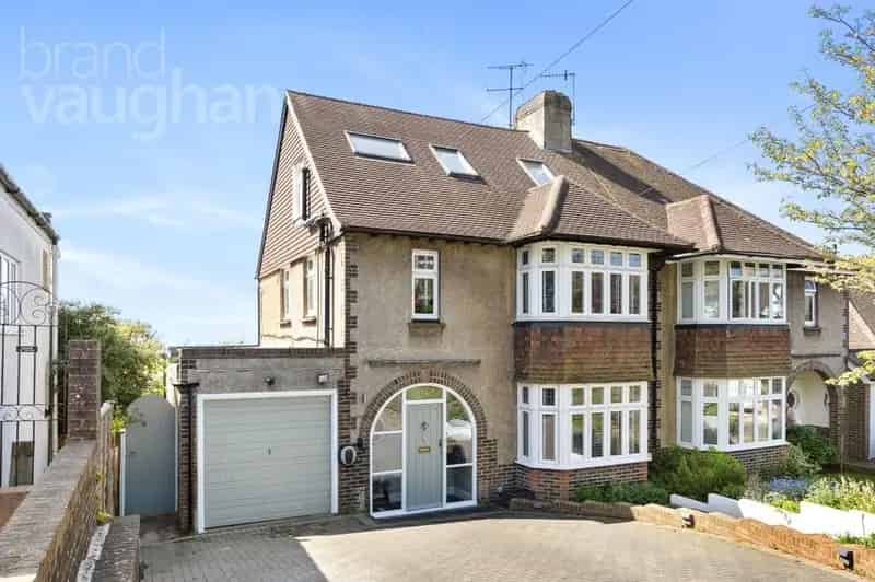 5 Bedroom Semi Detached House for Sale