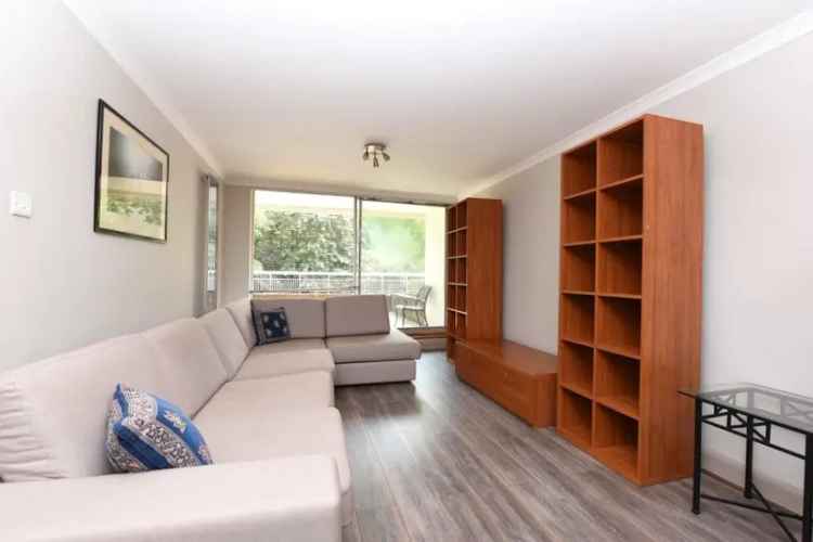 2 Bedroom Flat Apartment in London Putney