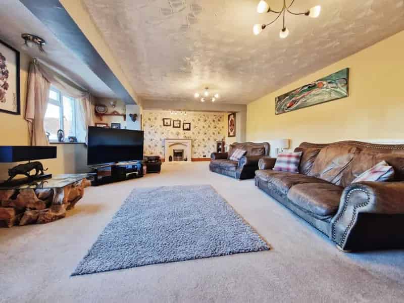4 Bedroom House For Sale Leonard Stanley