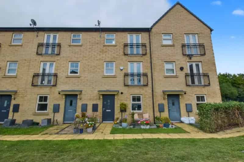 House For Sale , 71, Holts Crest Way, Leeds, England