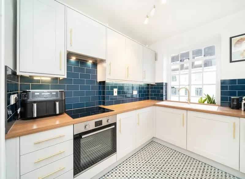 2 Double Bedroom Art Deco Apartment Near Streatham Hill Station