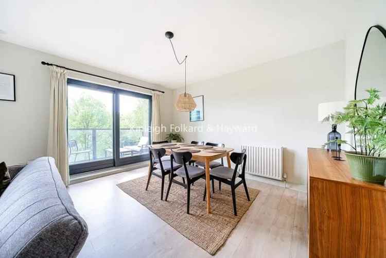 Luxury 2-Bed Flat with Balcony - Recently Refurbished