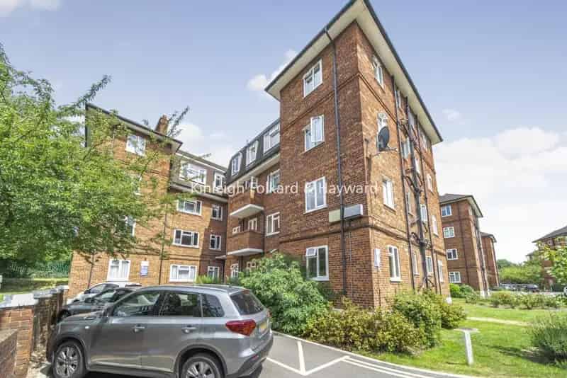 One Bedroom Flat Near Wembley Park Station - Newly Refurbished