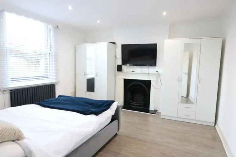 2 Bedroom Flat Finsbury Park Garden Parking Modern