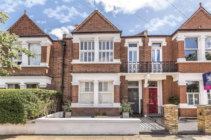 3 Bedroom Flat West Putney - Stylish Conversion Flat Near Amenities