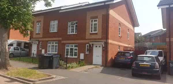 4 Bed House with Drive and Garden Near Birmingham