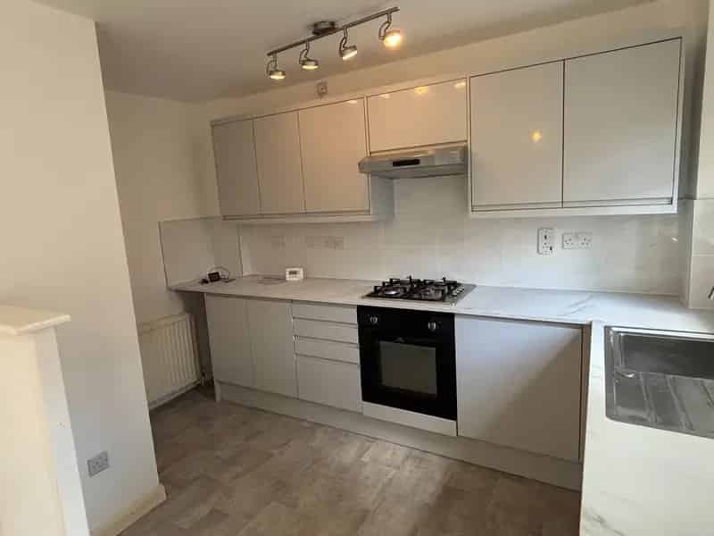 3 Bedroom Semi-Detached House to Rent
