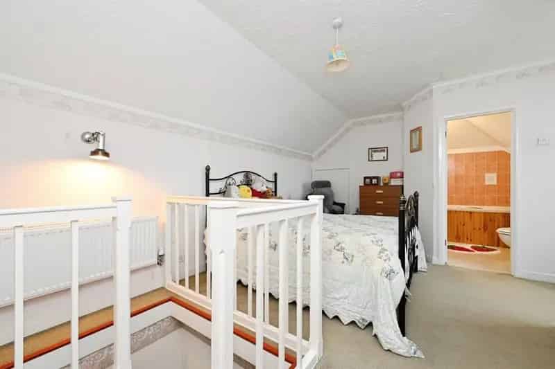 Three Four Bedroom Detached Chalet Bungalow with Annexe