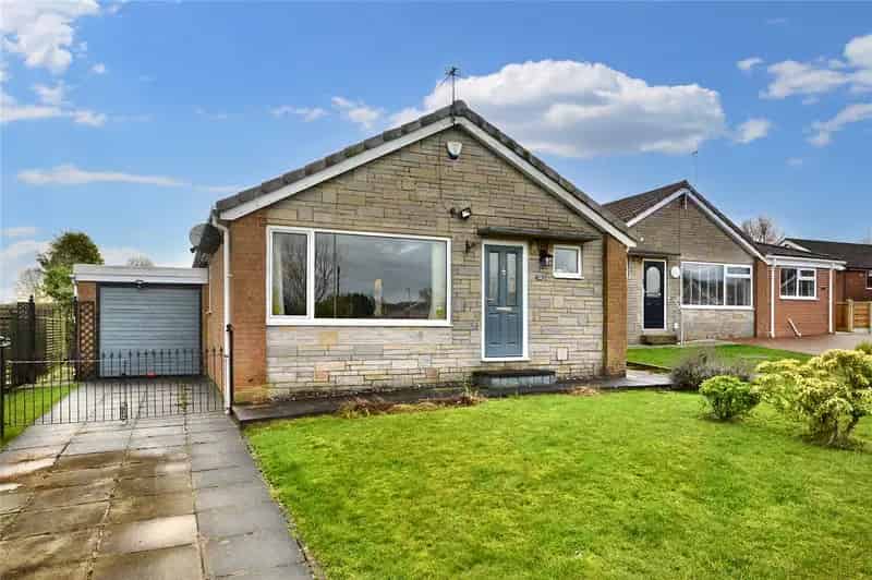 Detached Bungalow in Holt Park with Open Outlook