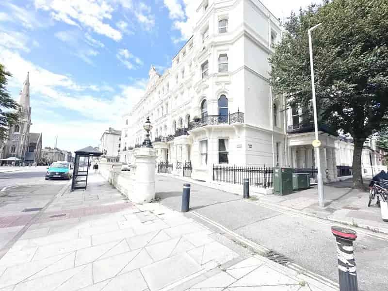 Studio Flat to Rent - Ground Floor with Private Entrance