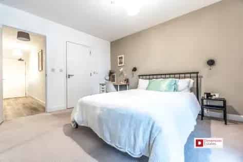2 Bedroom 111m² Flat London