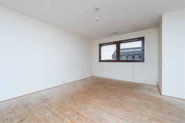 2 Bed Flat - Upper with 1 Reception Room