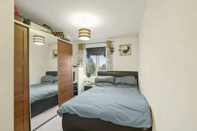2 Bedroom Flat for Sale in Hayes End