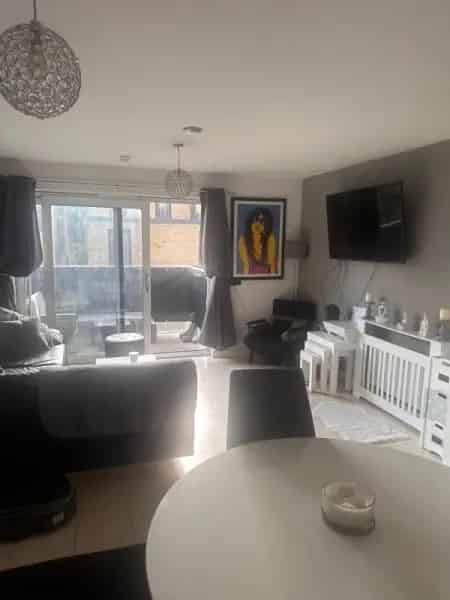 Large 3 Double Bed 2 Bath Flat Near Victoria Park