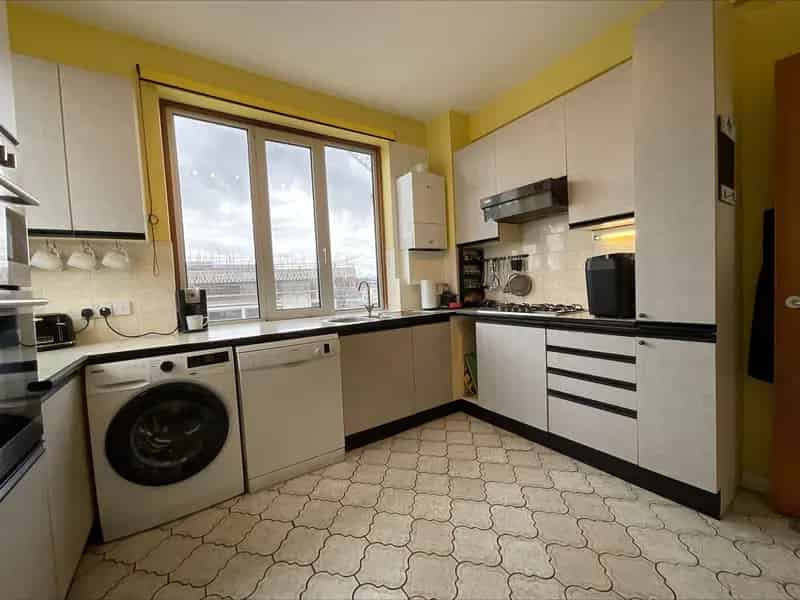 2 Bedroom Penthouse Apartment for Sale Worthing Seafront