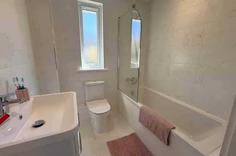 3 Bedroom House For Sale Near Town Centre